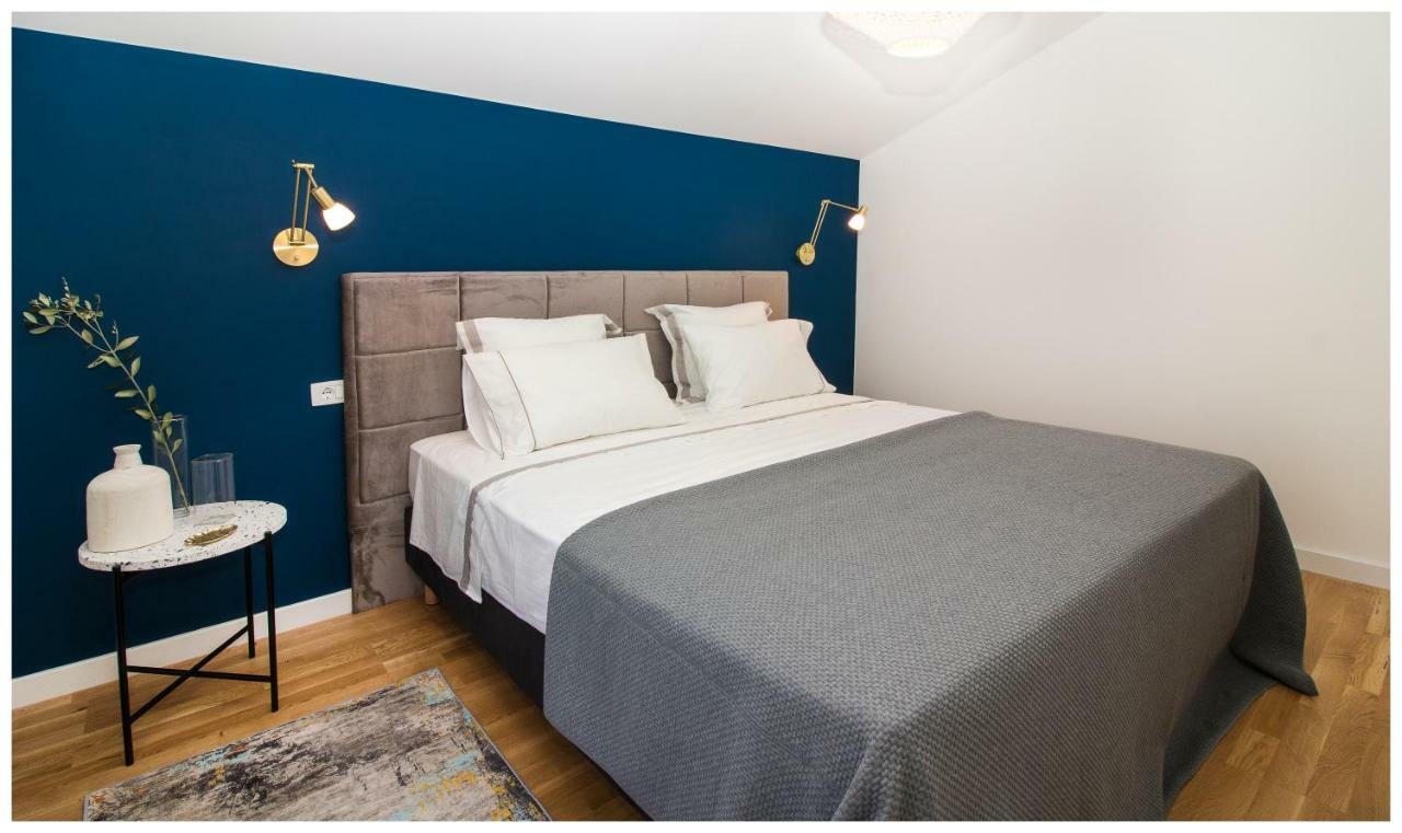 Sissy Apartment
